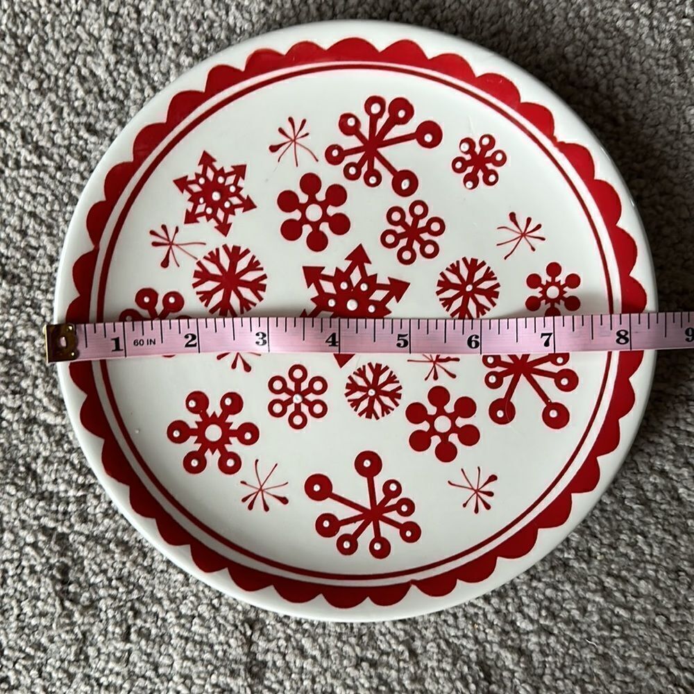 Holiday Home Snowflake ❄️ Dessert Plates! - Picture 5 of 6